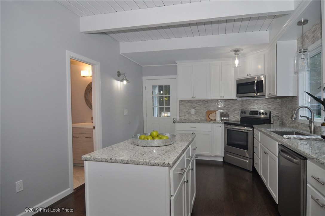 228 Harris Road Smithfield, RI 02917 - Photo 4 of 19 Gallery Image 4