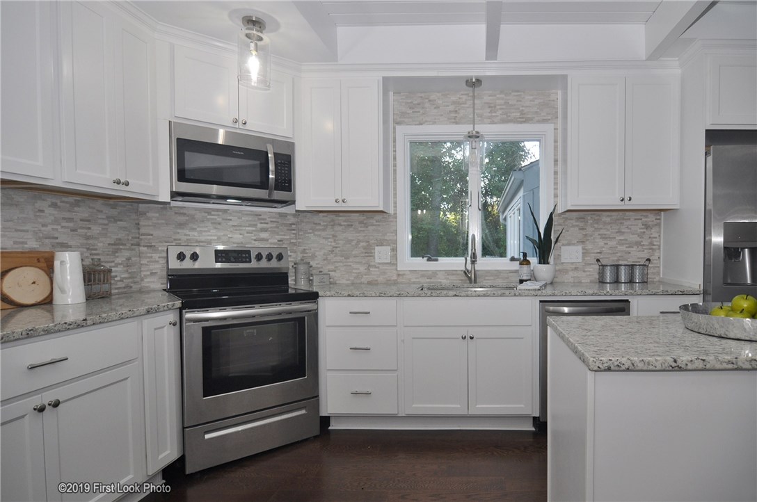 228 Harris Road Smithfield, RI 02917 - Photo 5 of 19 Gallery Image 5