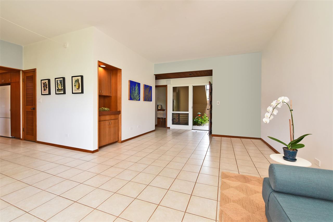 100 Ridge Road, Unit 2312 Lahaina, HI 96761 - Photo 11 of 30 a view of a livingroom with a potted plant