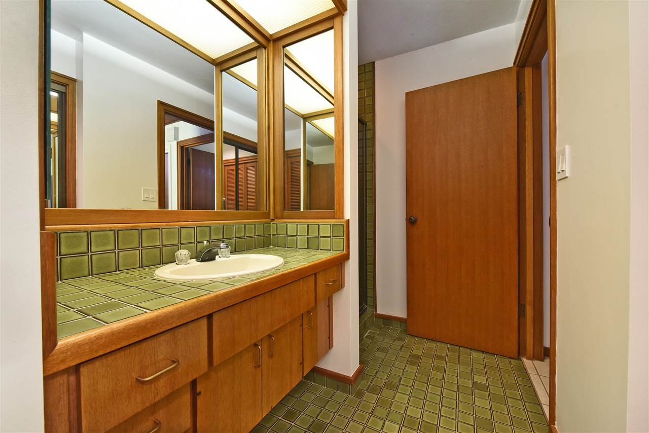 100 Ridge Road, Unit 2312 Lahaina, HI 96761 - Photo 23 of 30 a bathroom with a granite countertop sink and a mirror