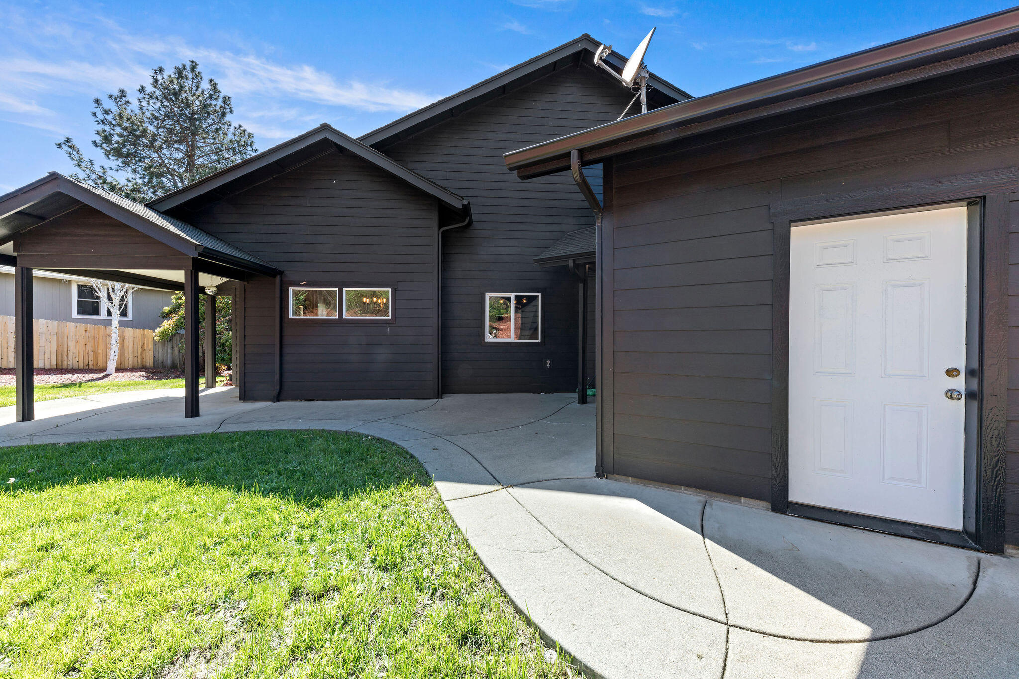 1507 R J Drive Grants Pass, OR 97526 - Photo 5 of 33 IMG_8924