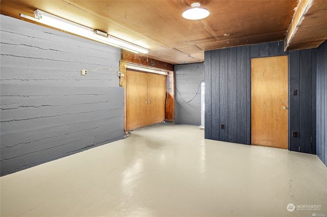 $1,305,000 | 2412 West Lynn Place, Seattle, WA 98199