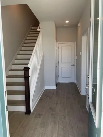 $3,600 | 2413 Ezzell Court, Sarasota, FL 34237