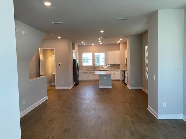 $3,600 | 2413 Ezzell Court, Sarasota, FL 34237