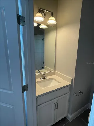 $3,600 | 2413 Ezzell Court, Sarasota, FL 34237