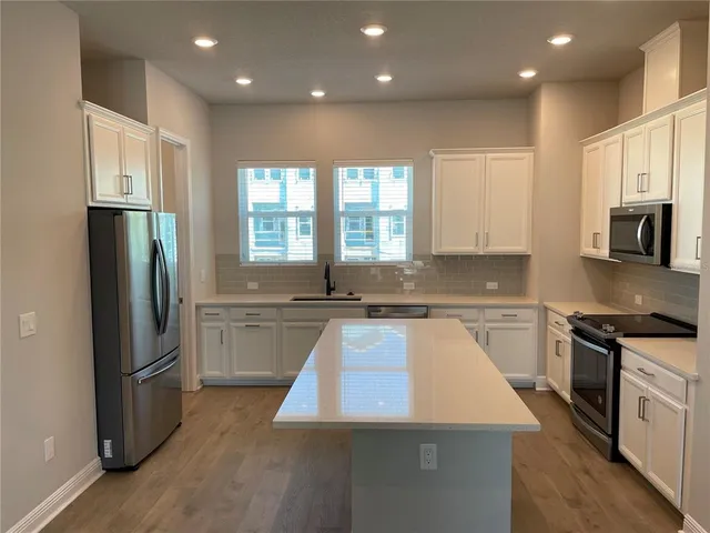 $3,600 | 2413 Ezzell Court, Sarasota, FL 34237