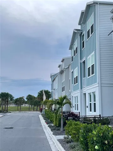 $3,600 | 2413 Ezzell Court, Sarasota, FL 34237