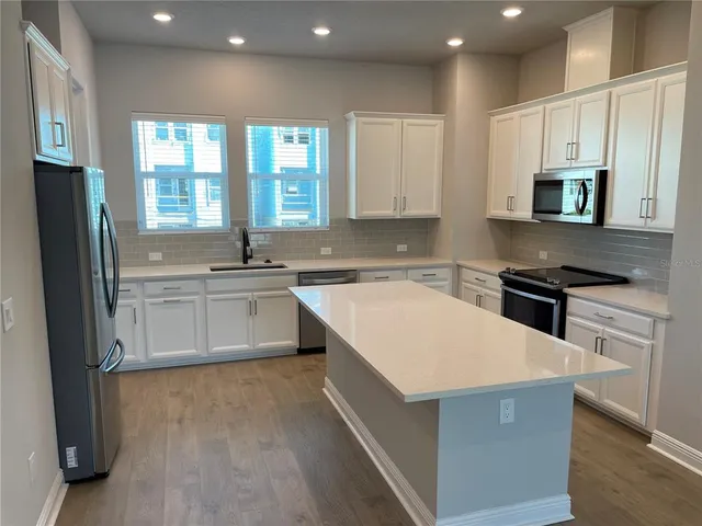 $3,600 | 2413 Ezzell Court, Sarasota, FL 34237