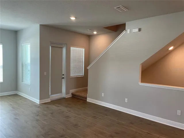 $3,600 | 2413 Ezzell Court, Sarasota, FL 34237