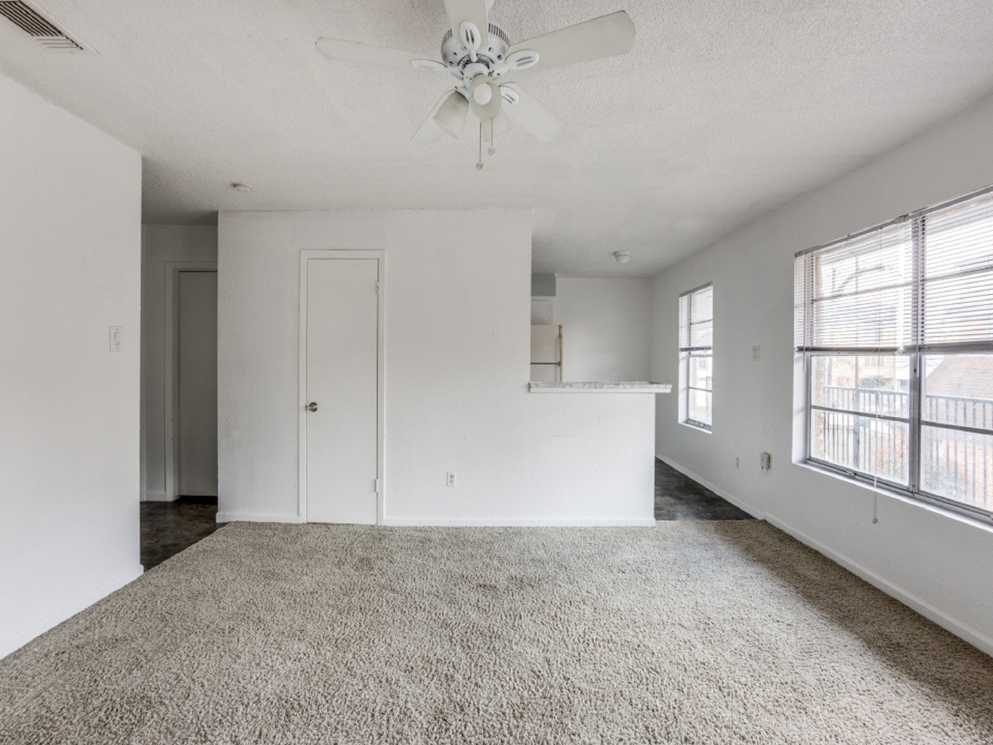 1711 Wichita Street, Unit 14 Houston, TX 77004 - Photo 6 of 12 a view of an empty room with a window