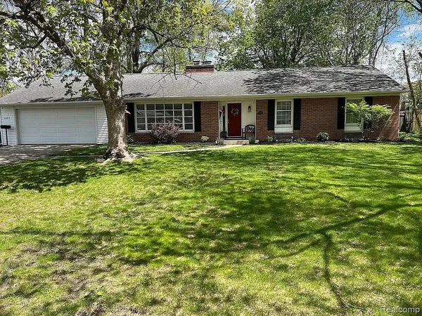 $355,000 | 2507 Carlyle Drive, Kalamazoo, MI 49008