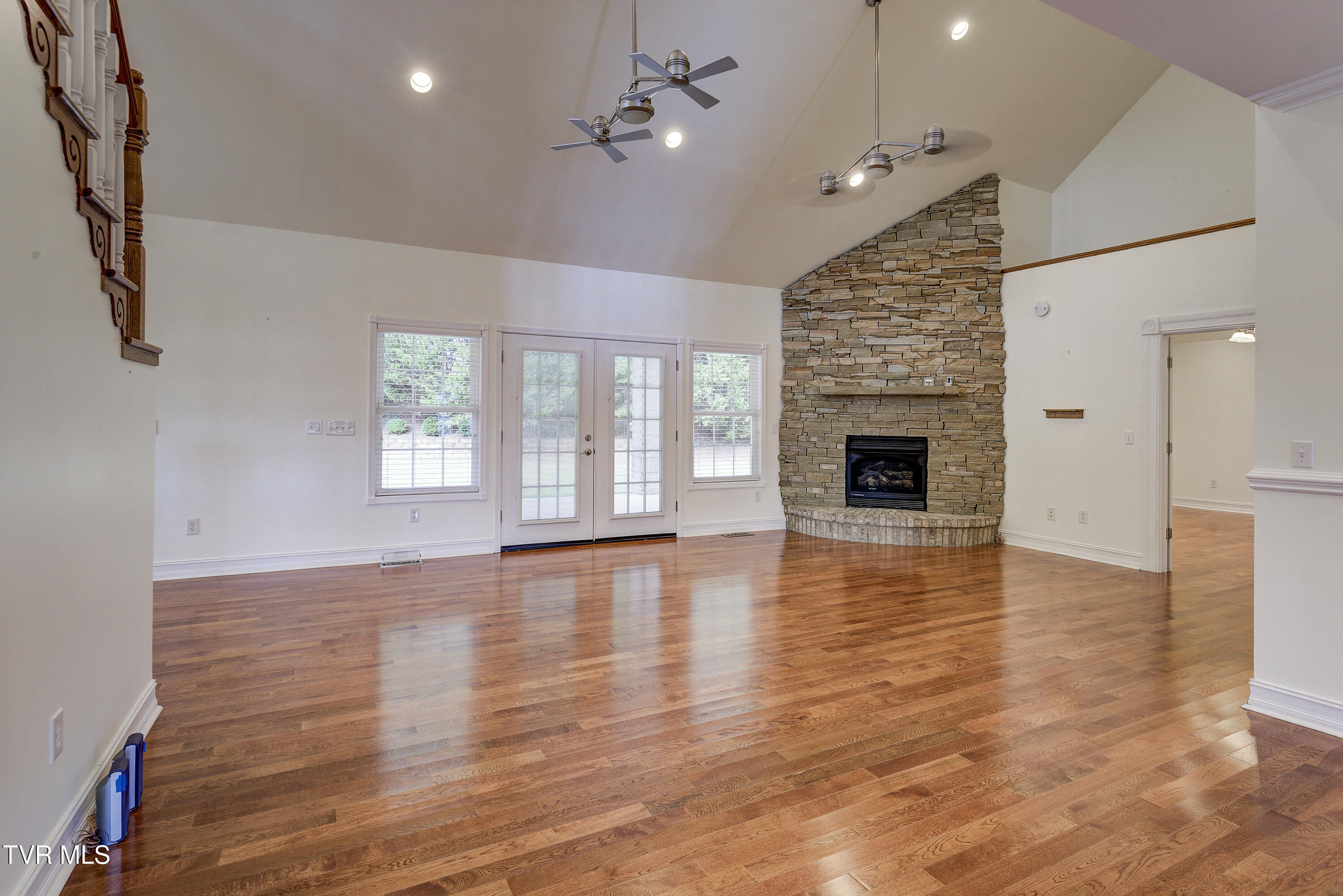 2272 Bullock Hollow Road Bristol, TN 37620 - Photo 14 of 91 Living Room