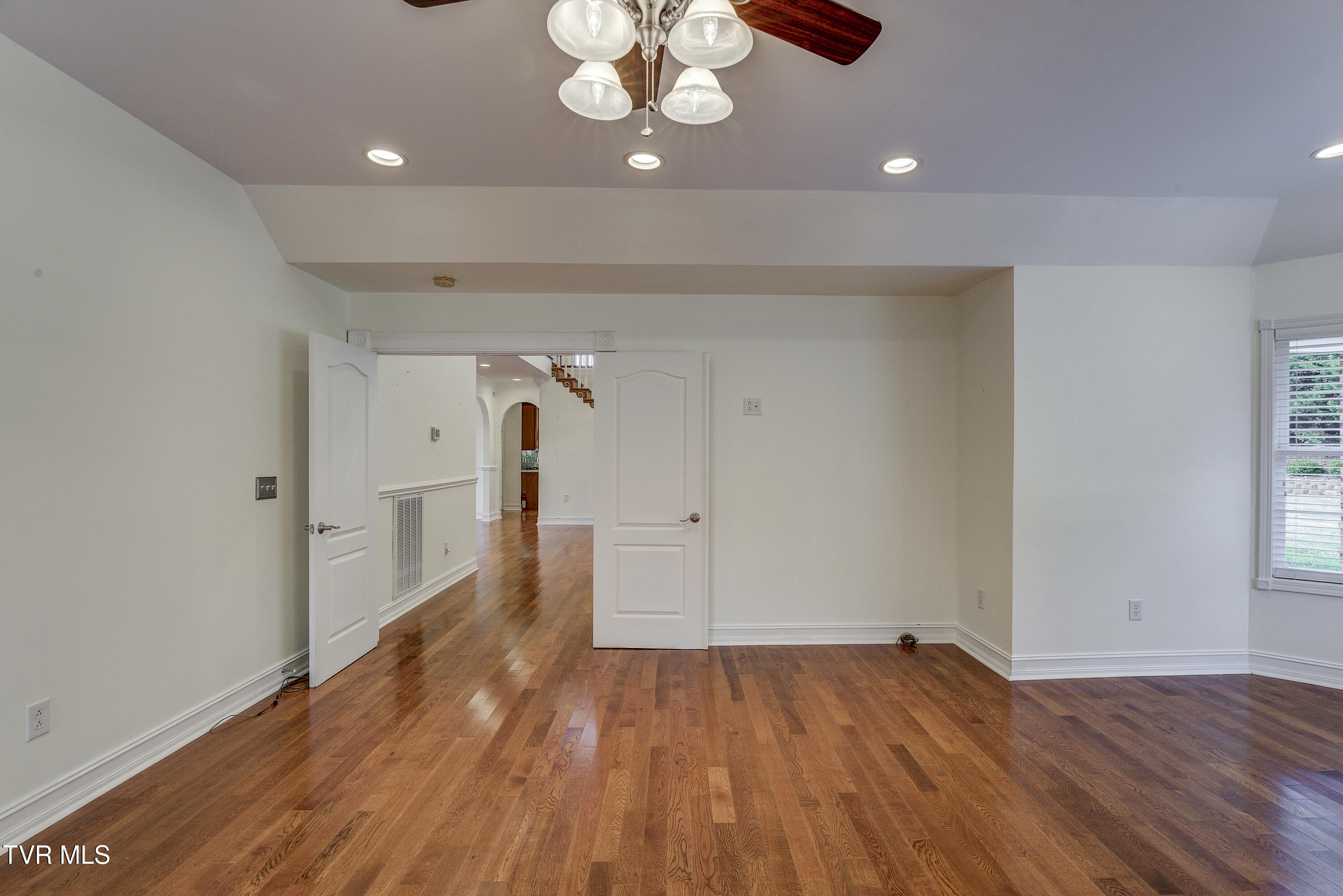 2272 Bullock Hollow Road Bristol, TN 37620 - Photo 33 of 91 Master Bedroom