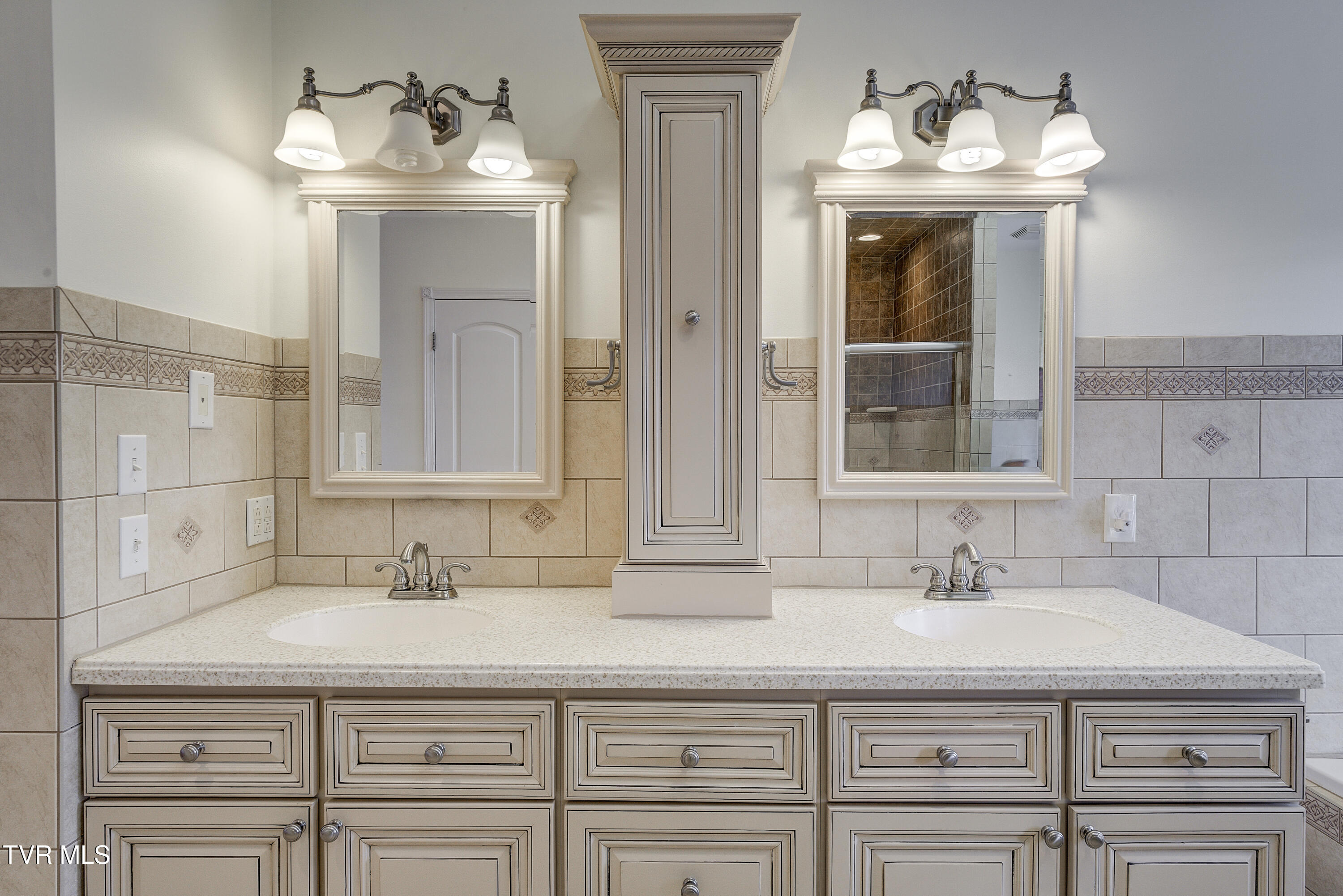 2272 Bullock Hollow Road Bristol, TN 37620 - Photo 37 of 91 Master Bathroom