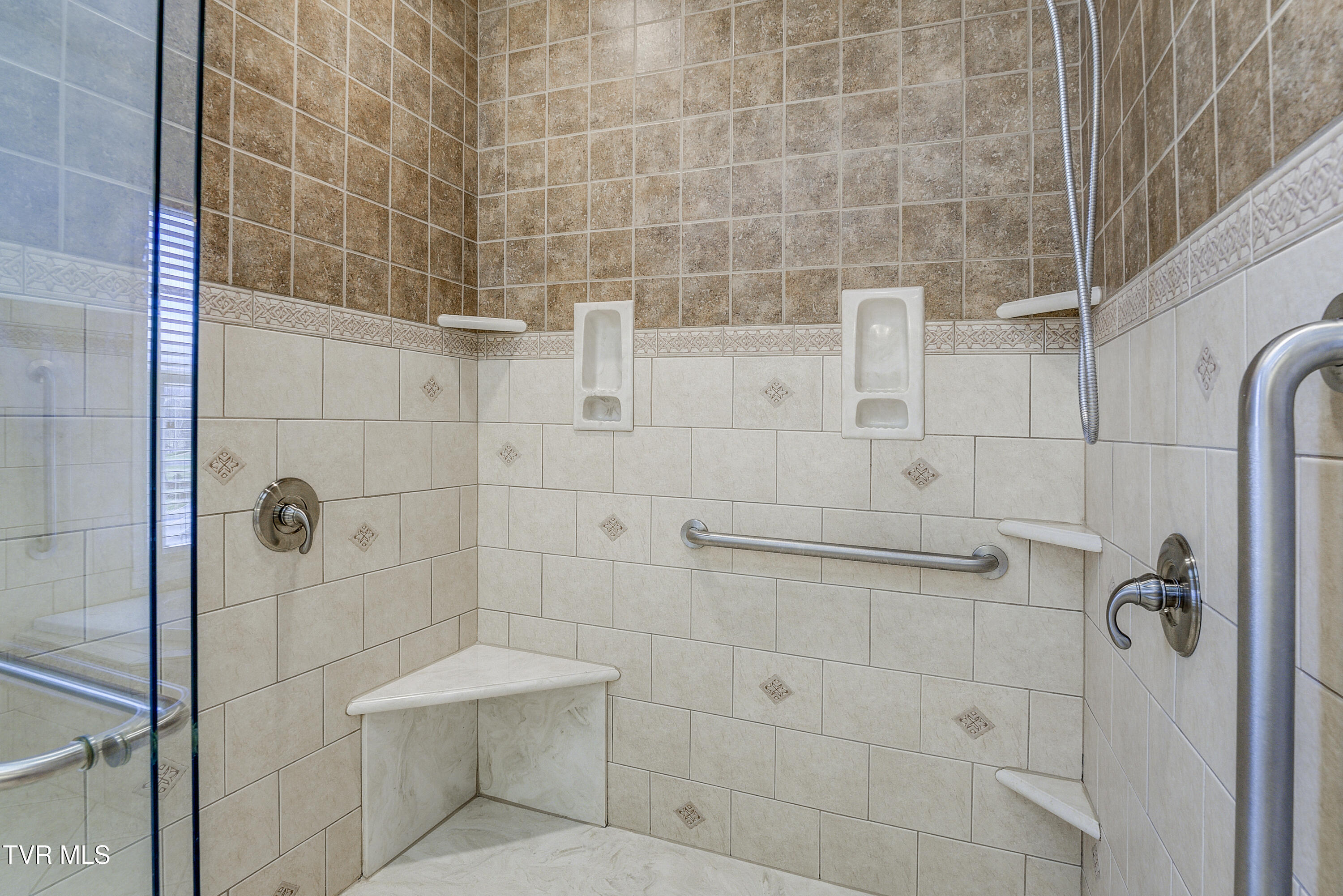 2272 Bullock Hollow Road Bristol, TN 37620 - Photo 39 of 91 Master Bathroom