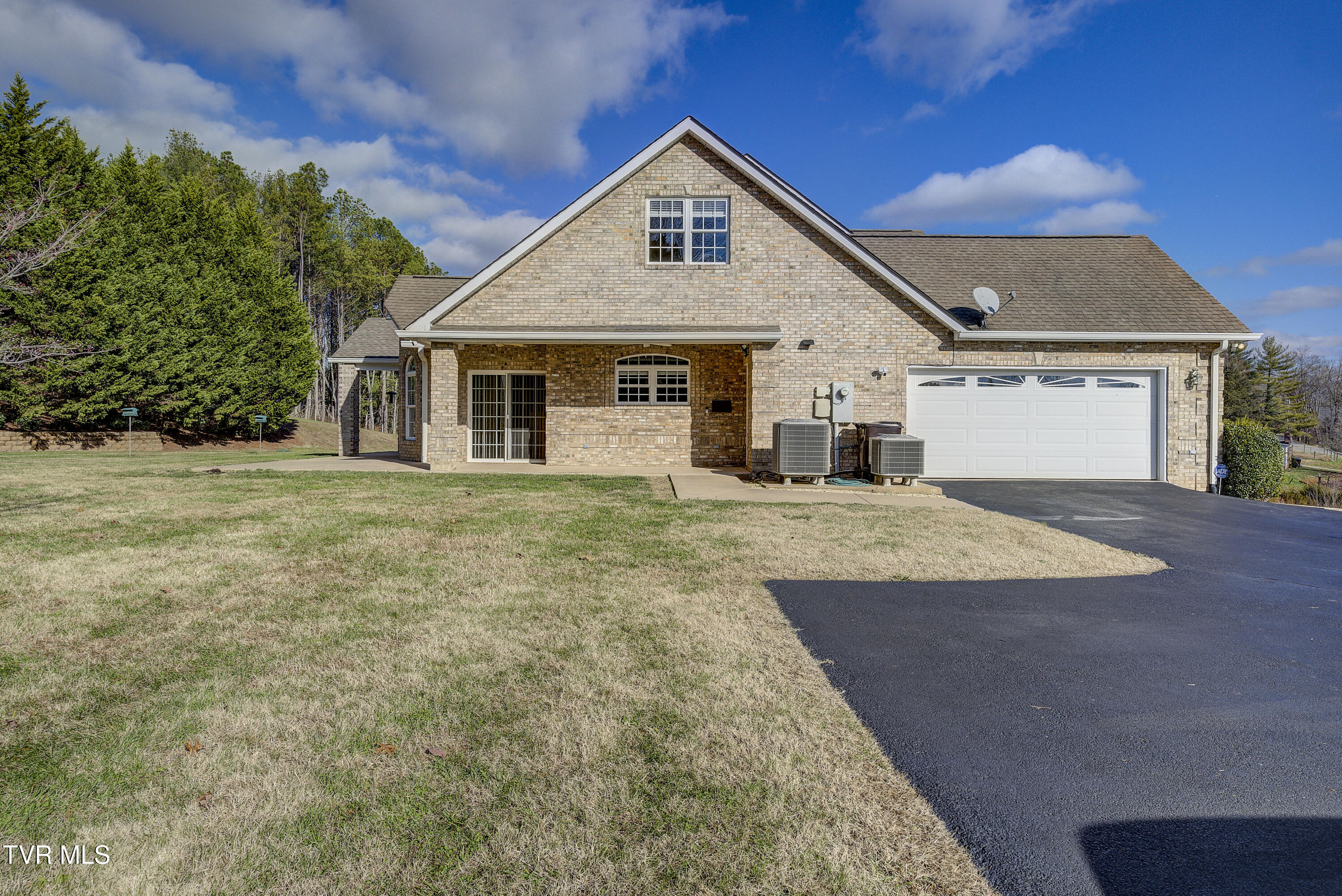 2272 Bullock Hollow Road Bristol, TN 37620 - Photo 4 of 91 Two-Car Garage