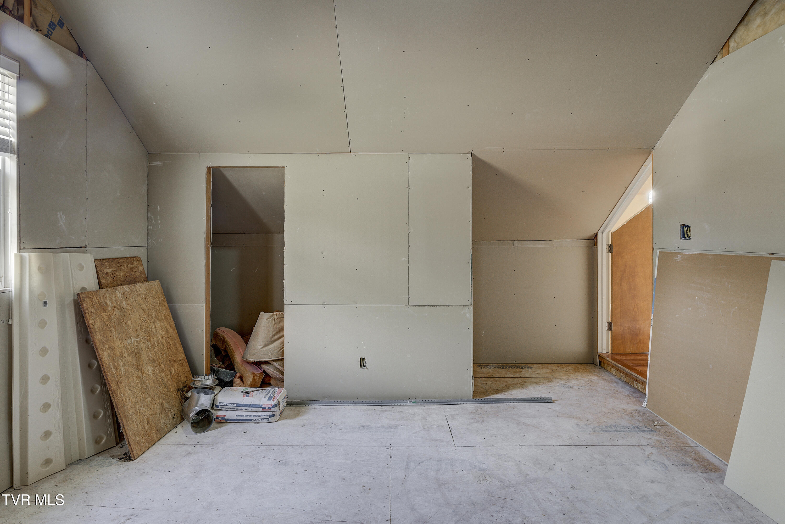 2272 Bullock Hollow Road Bristol, TN 37620 - Photo 53 of 91 Additional Storage Room