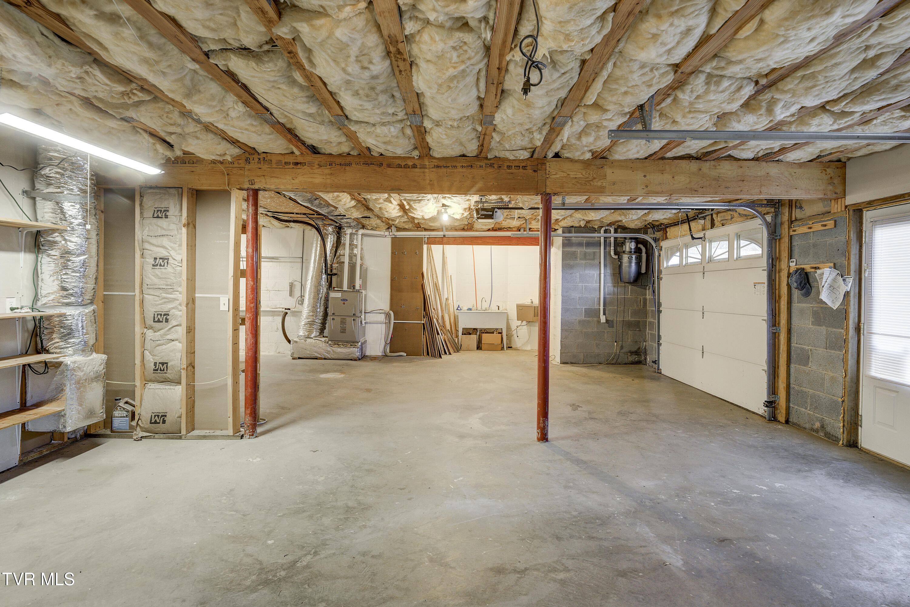 2272 Bullock Hollow Road Bristol, TN 37620 - Photo 69 of 91 Drive-Under Garage