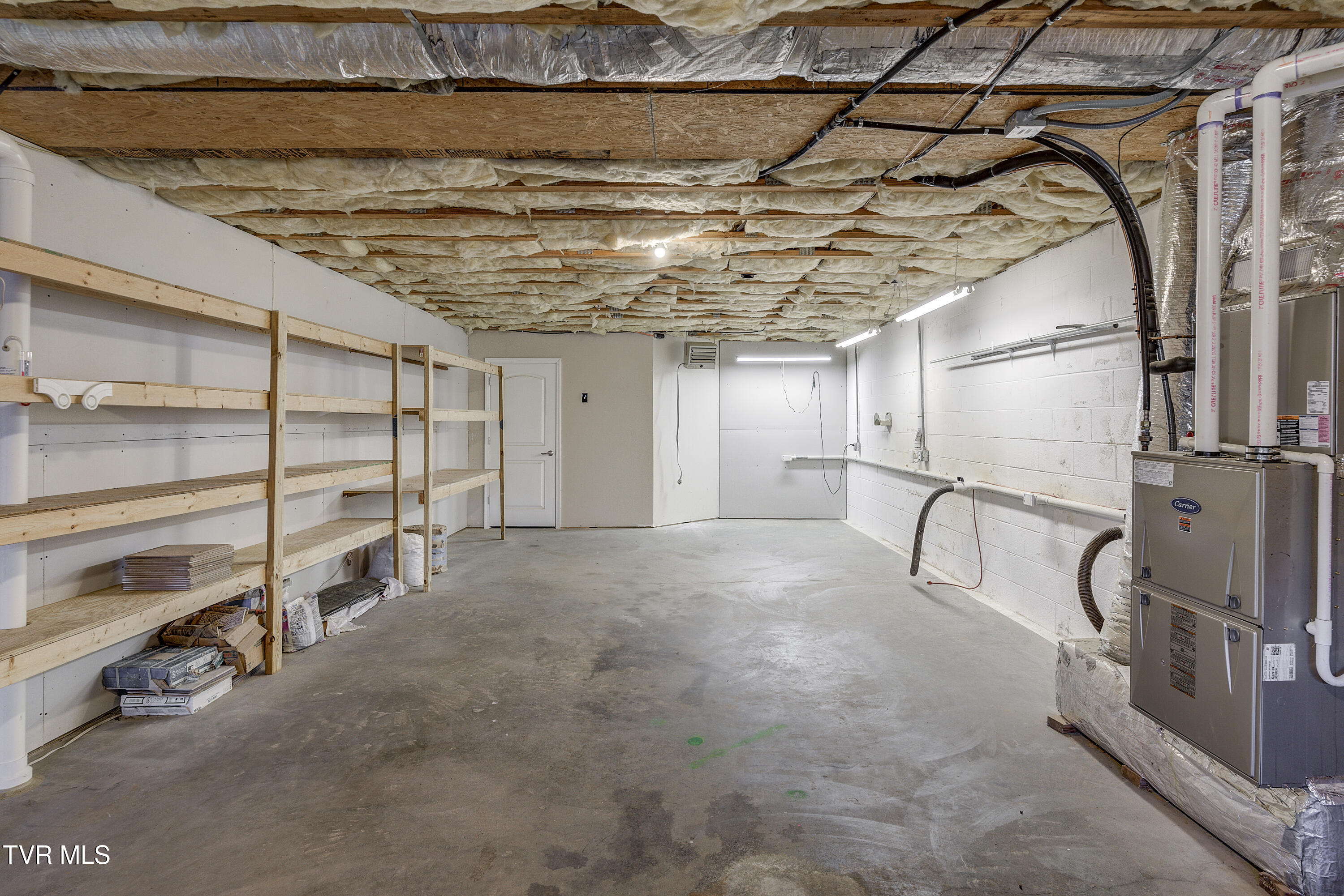 2272 Bullock Hollow Road Bristol, TN 37620 - Photo 70 of 91 Drive-Under Garage