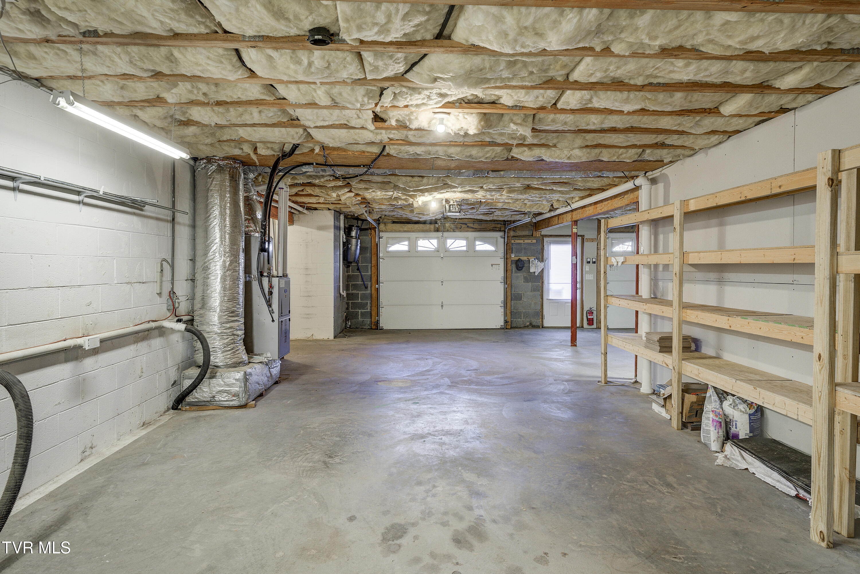 2272 Bullock Hollow Road Bristol, TN 37620 - Photo 71 of 91 Drive-Under Garage