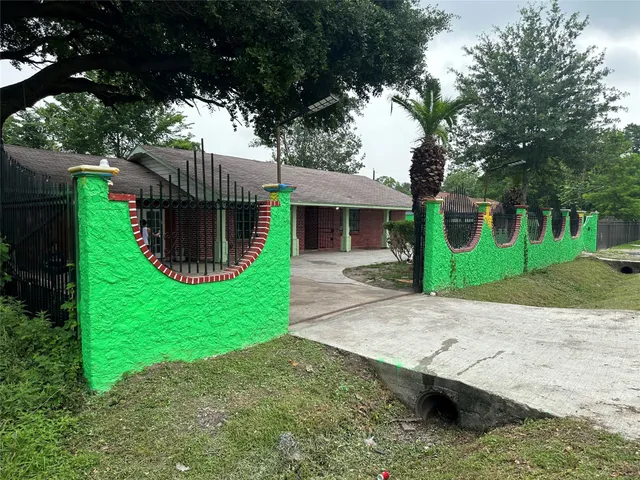 a house view with a backyard space