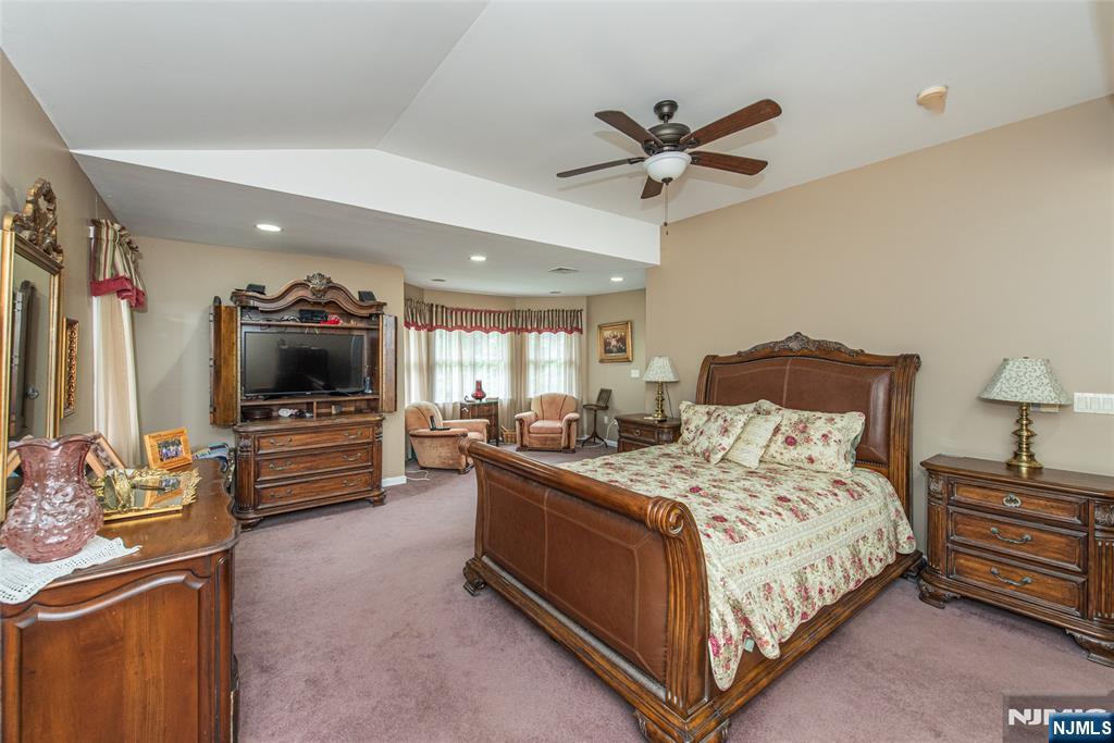 37 Thomas Wayne, NJ 07470 - Photo 24 of 32