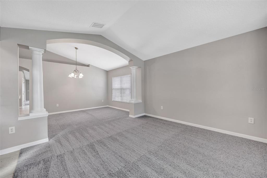 6337 Bridgecrest Drive Lithia, FL 33547 - Photo 3 of 24