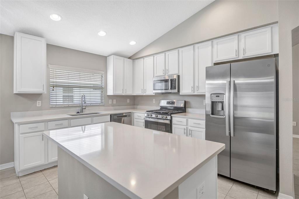 6337 Bridgecrest Drive Lithia, FL 33547 - Photo 7 of 24
