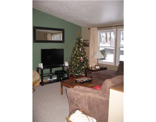 5039 Bocktown Road Aliquippa, PA 15001 - Photo 3 of 17 Living Room.