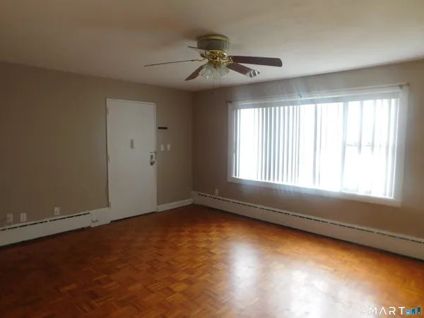 $2,200 | 45 Oakview Circle, Unit 203, Bridgeport, CT 06604