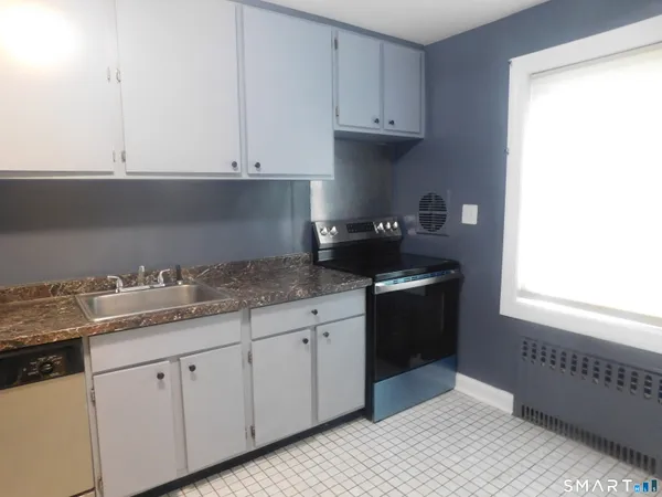 $2,200 | 45 Oakview Circle, Unit 203, Bridgeport, CT 06604