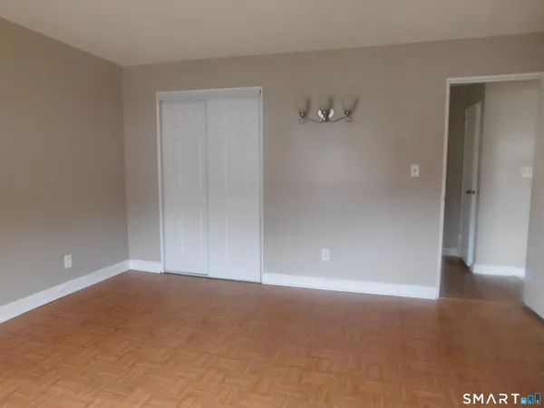 $2,200 | 45 Oakview Circle, Unit 203, Bridgeport, CT 06604