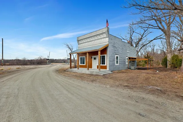 $95,000 | 1513 G Road, Cedar Point, KS 66843