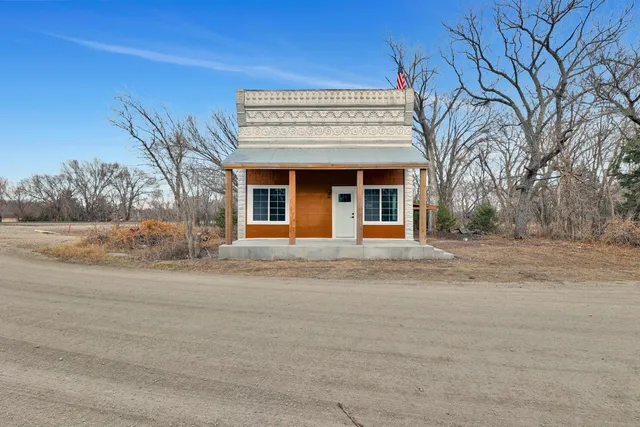 $95,000 | 1513 G Road, Cedar Point, KS 66843