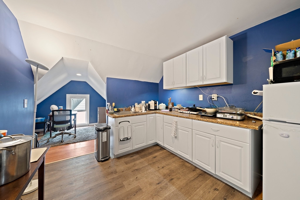 10 Trowbridge Road Worcester, MA 01609 - Photo 22 of 38 Gallery Image 22