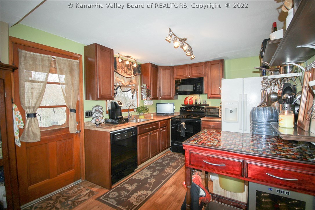 4504 Chestnut Road South Charleston, WV 25309 - Photo 5 of 30 Gallery Image 5