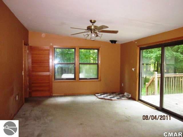 8409 West Fillmore Road Sumner, MI 48889 - Photo 5 of 16 1768251-4.JPG