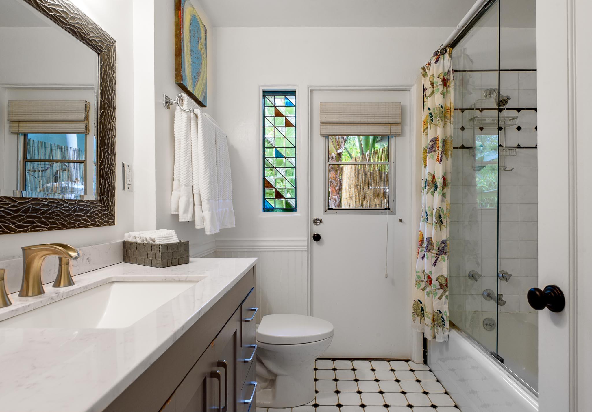 1840 Barker Pass Road Santa Barbara, CA 93108 - Photo 19 of 22 Guest Bath