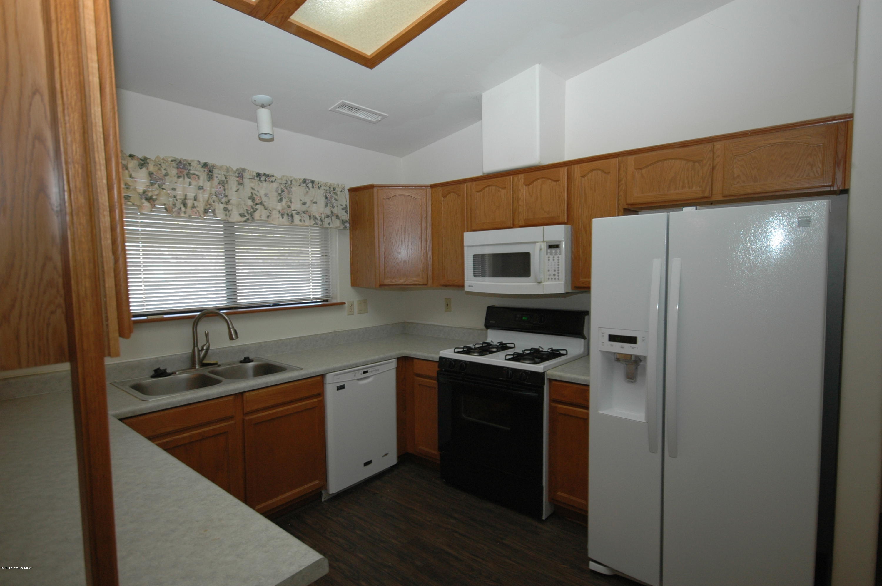 17539 East Jackrabbit Road Mayer, AZ 86333 - Photo 8 of 18 kitchen