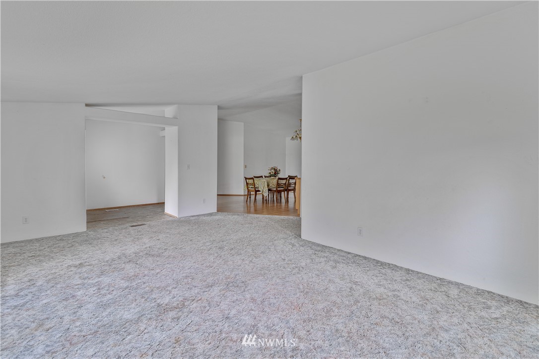 440 Kirkland Road Chehalis, WA 98532 - Photo 15 of 36 a view of an empty room and a kitchen