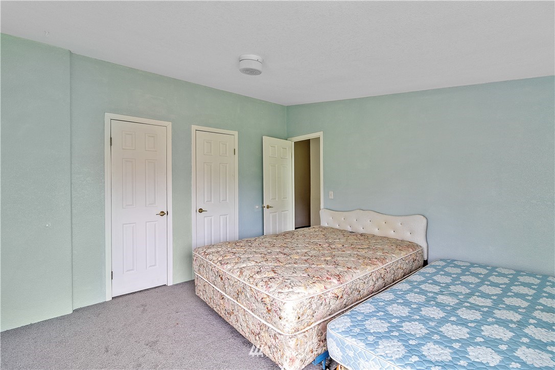 440 Kirkland Road Chehalis, WA 98532 - Photo 21 of 36 a bedroom with a bed and a night stand