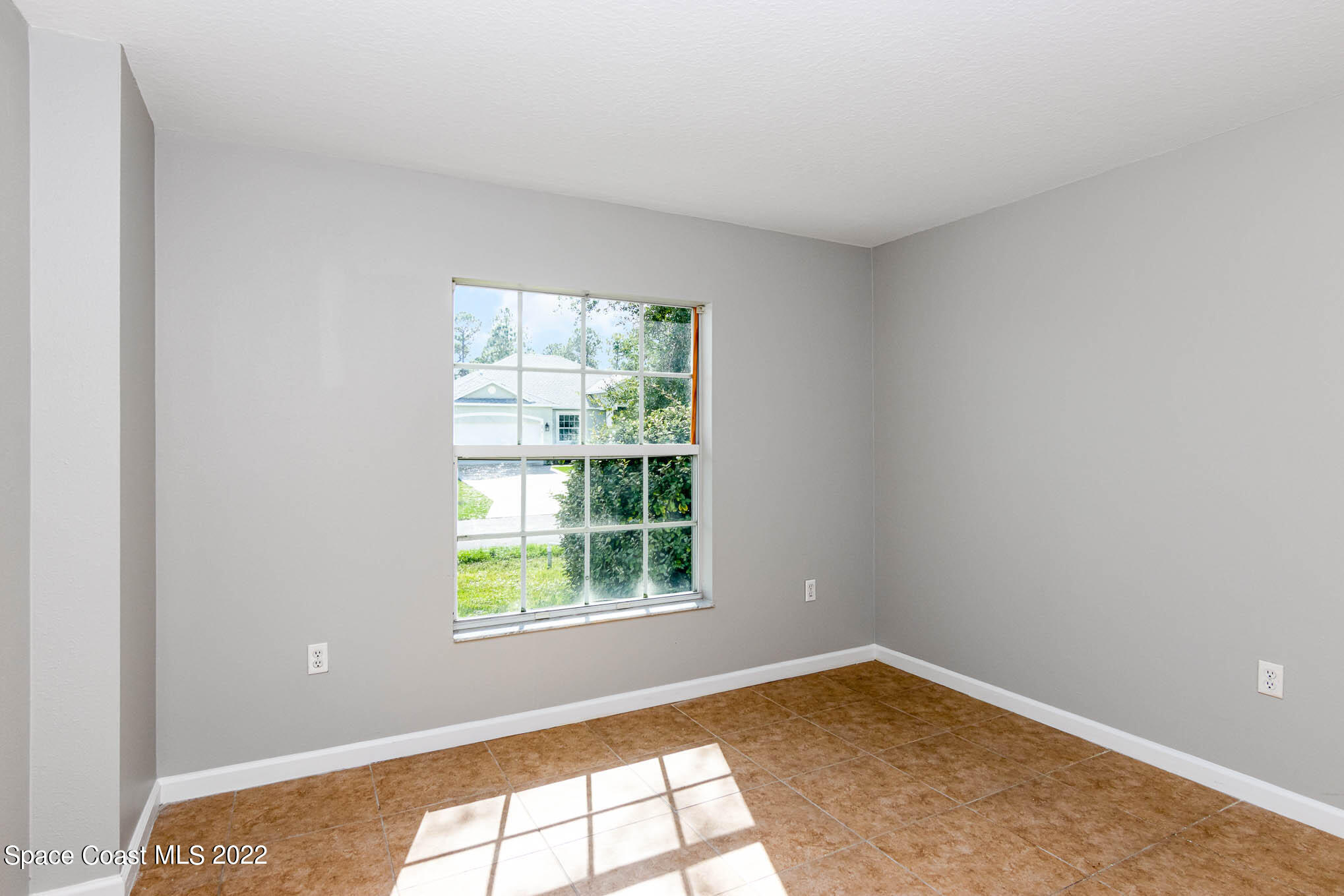 909 San Rafael Road Southwest Palm Bay, FL 32908 - Photo 6 of 24 an empty room with a window