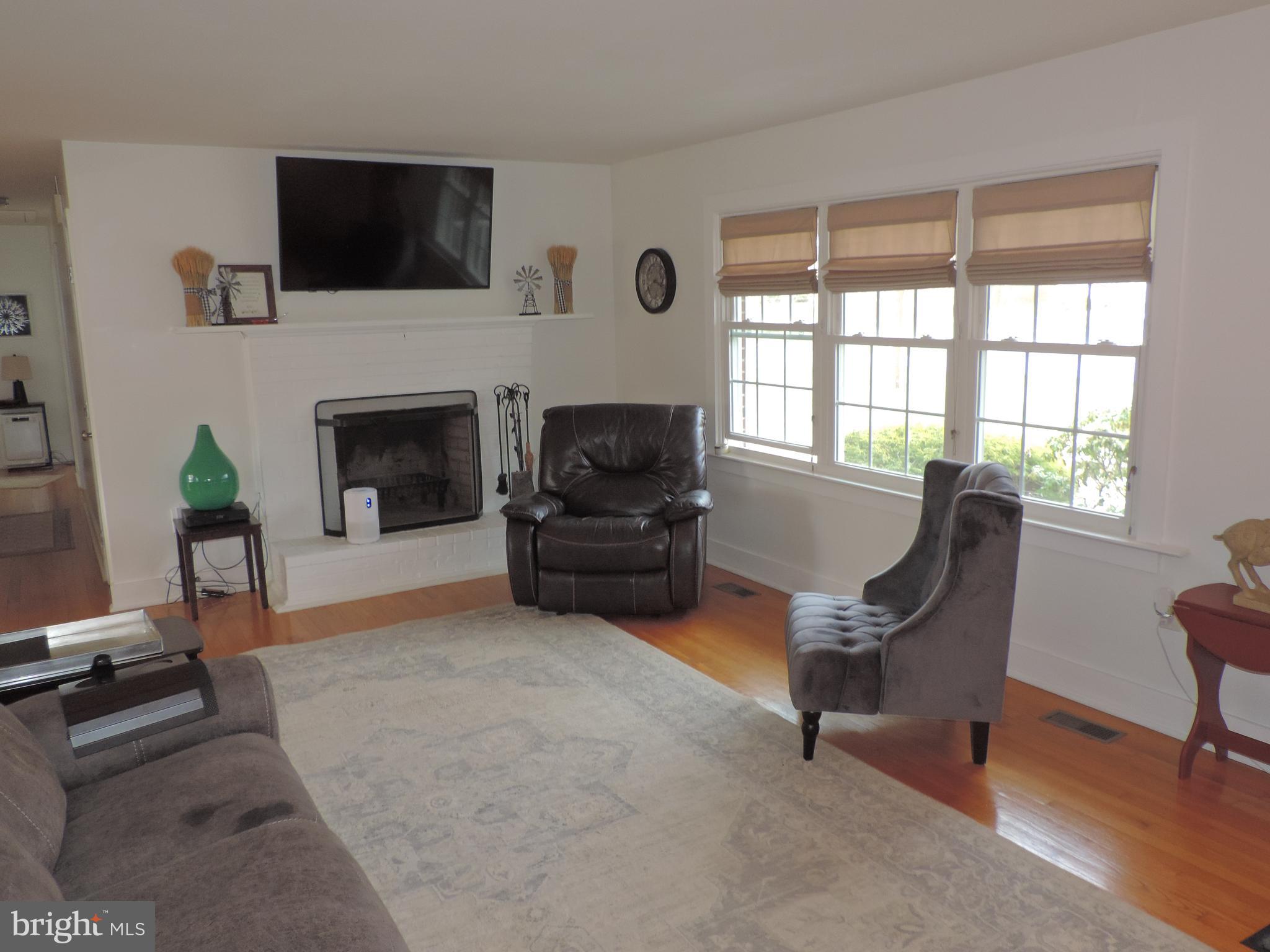 412 Stoney Terrace Fallston, MD 21047 - Photo 4 of 35