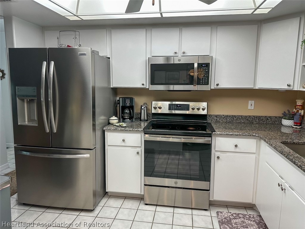4428 Loquat Road Sebring, FL 33875 - Photo 17 of 29 a kitchen with appliances a refrigerator and cabinets