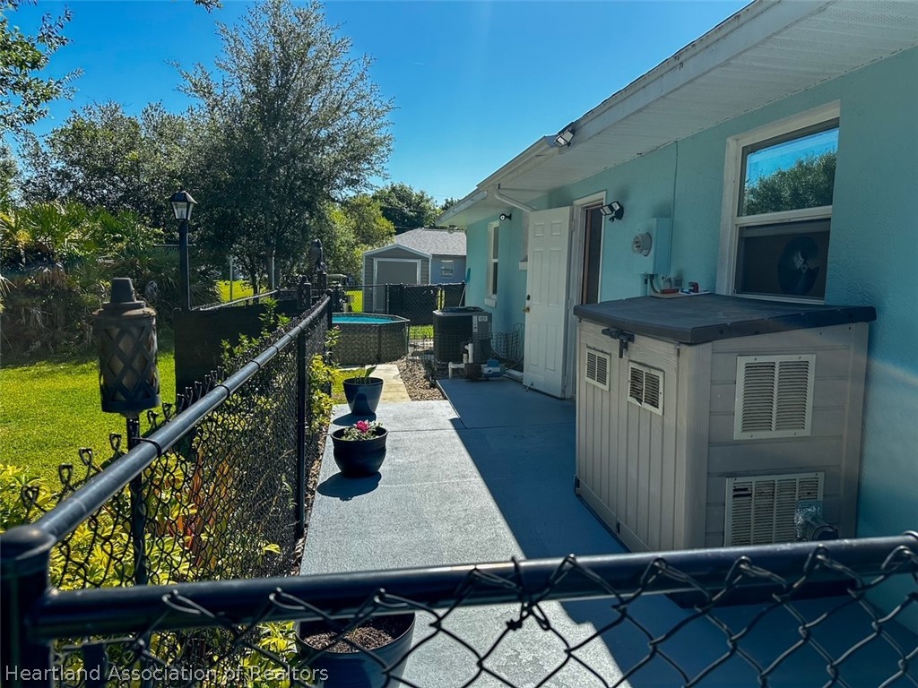 4428 Loquat Road Sebring, FL 33875 - Photo 5 of 29 a view of balcony and deck