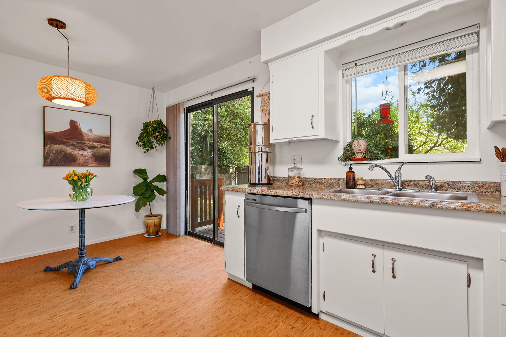 2893 Alfreda Way Redding, CA 96002 - Photo 11 of 22 Quaint Living