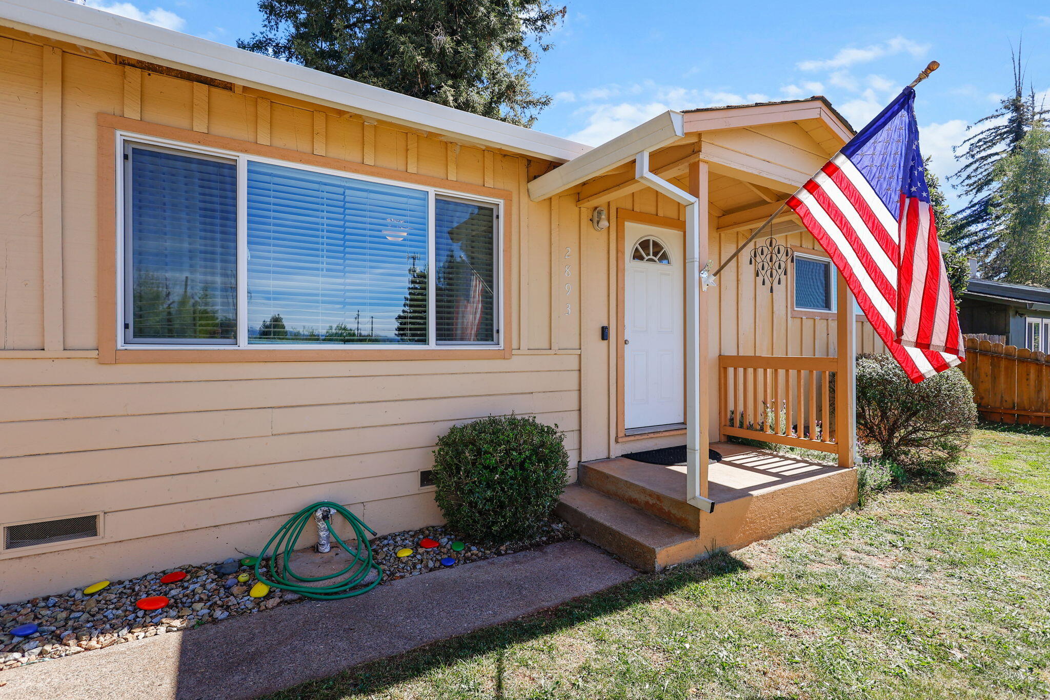 2893 Alfreda Way Redding, CA 96002 - Photo 3 of 22 2 Beds 1 Bath