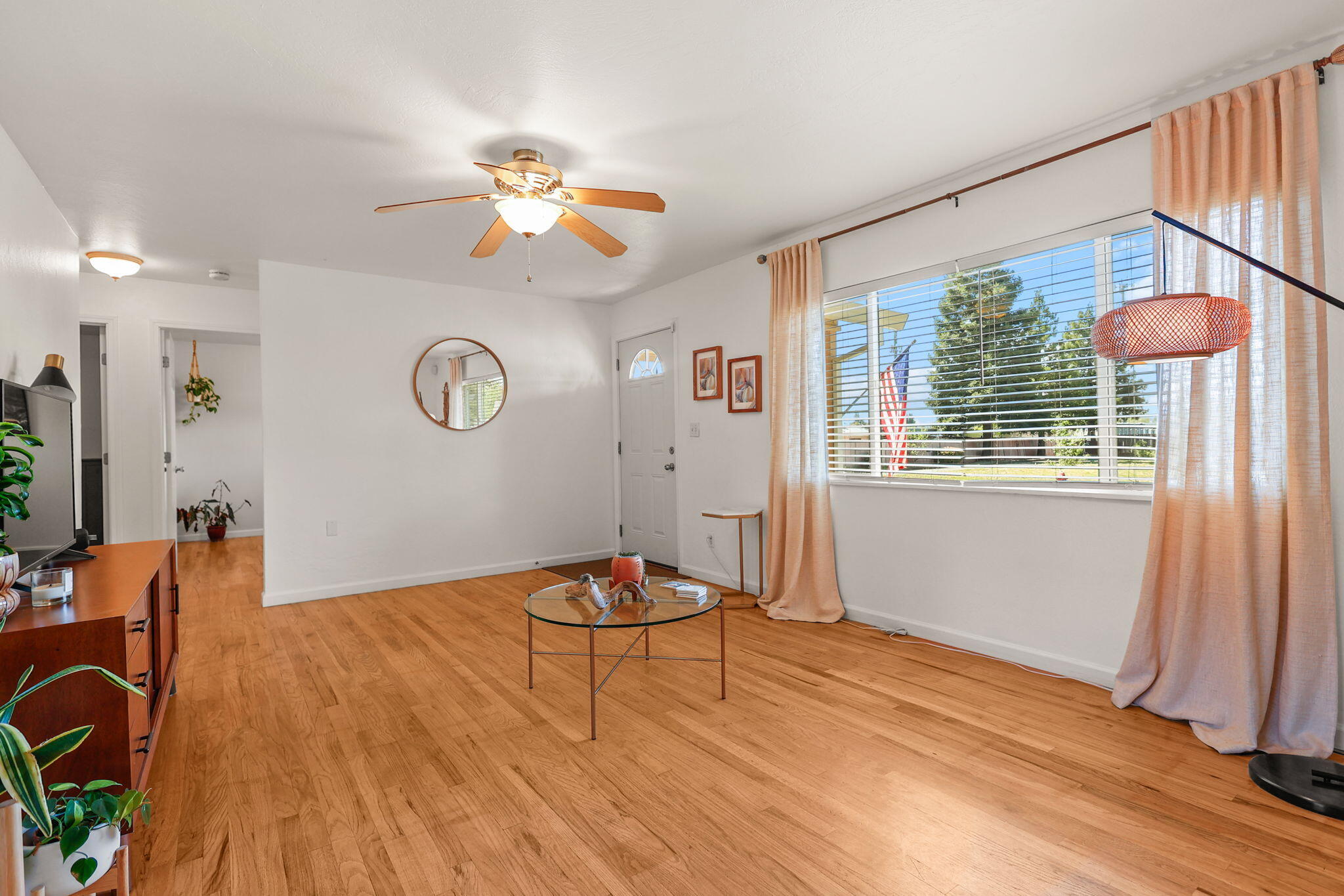 2893 Alfreda Way Redding, CA 96002 - Photo 6 of 22 Bright Living Space