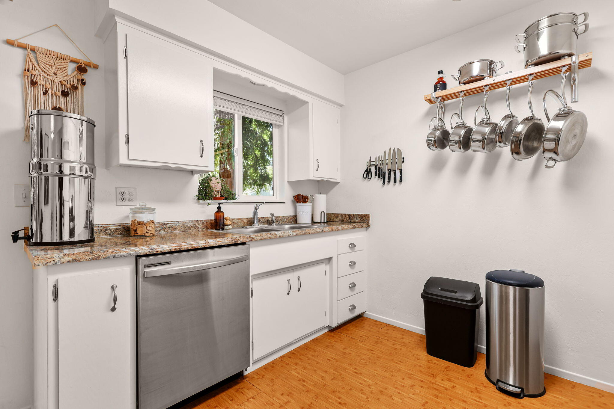 2893 Alfreda Way Redding, CA 96002 - Photo 9 of 22 Kitchen