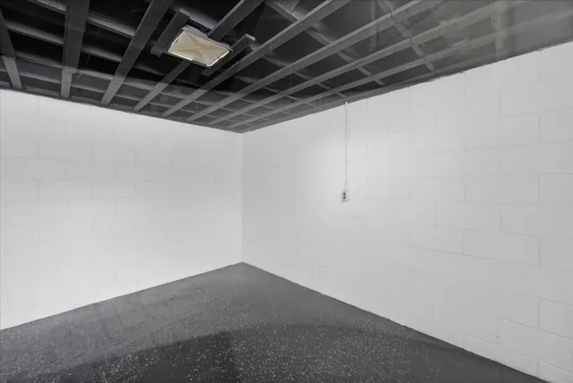 $2,750 | 6891 Somerset Drive, Brighton, MI 48116